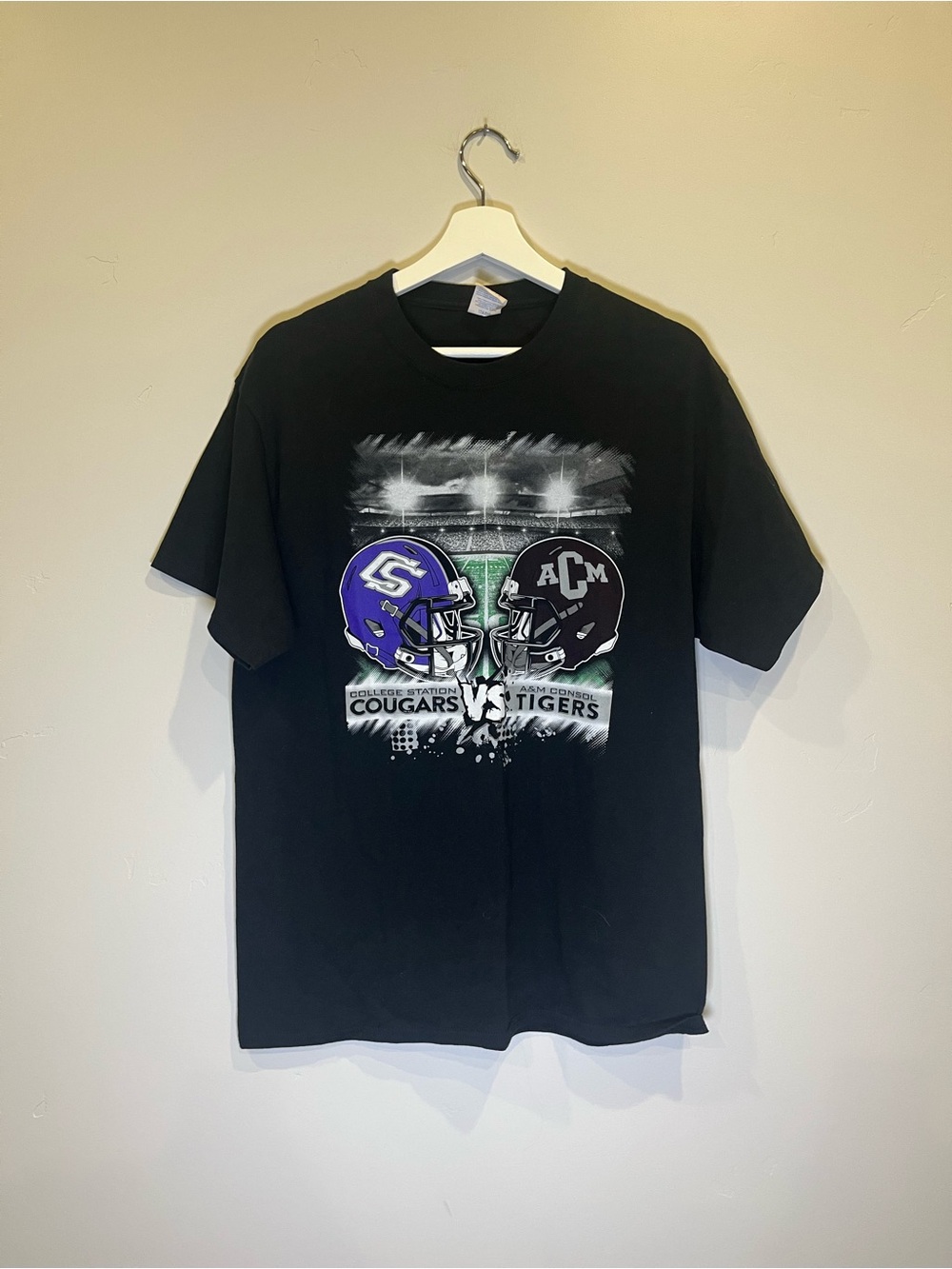 Gildan Black Tee with Purple & White Helmet Graphic vintage